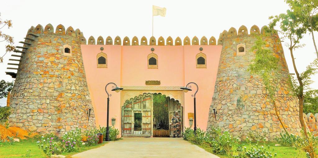 Lohagarh Fort Resort Kukas Eksteriør billede